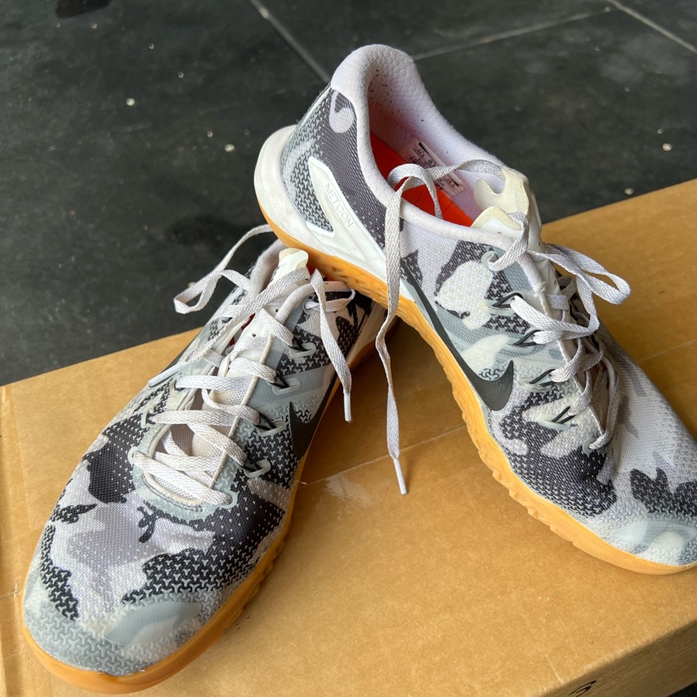 Men’s Nike shoes size 11.5